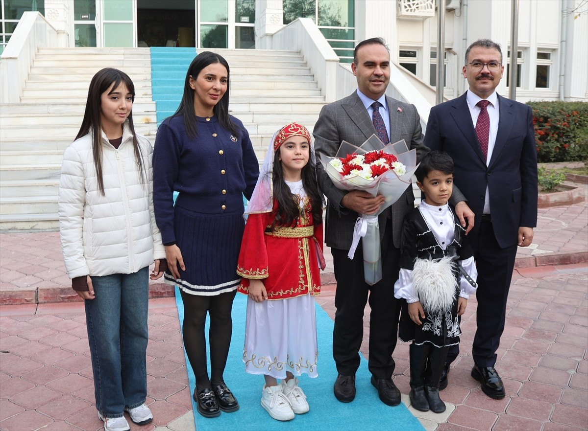 Sanayi ve Teknoloji Bakanı Mehmet Fatih Kacır (sağ 2), programı kapsamında bulunduğu Iğdır'da...