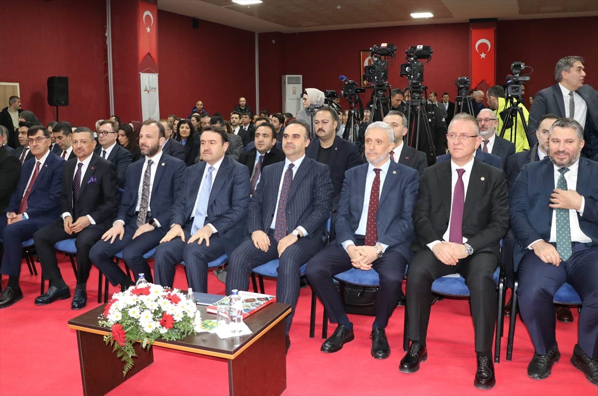 Sanayi ve Teknoloji Bakanı Mehmet Fatih Kacır (sağ 4), çeşitli programlara katılmak üzere geldiği...