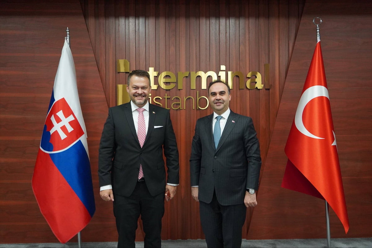 Sanayi ve Teknoloji Bakanı Mehmet Fatih Kacır (sağda), Slovakya Yatırımlar, Bölgesel Kalkınma ve...