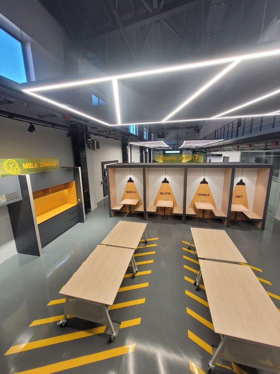 Sanayi ve Teknoloji Bakanı Mehmet Fatih Kacır, Şırnak ve Hakkari'ye bilim merkezi ile milli...