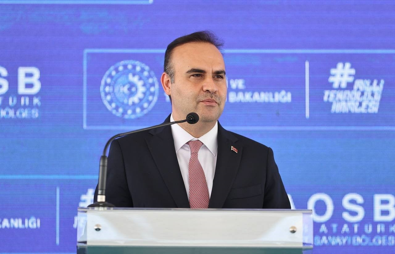 SANAYİ VE TEKNOLOJİ BAKANI MEHMET FATİH KACIR, TÜRKİYE’Yİ ULUSLARARASI FİZİK, MATEMATİK VE...