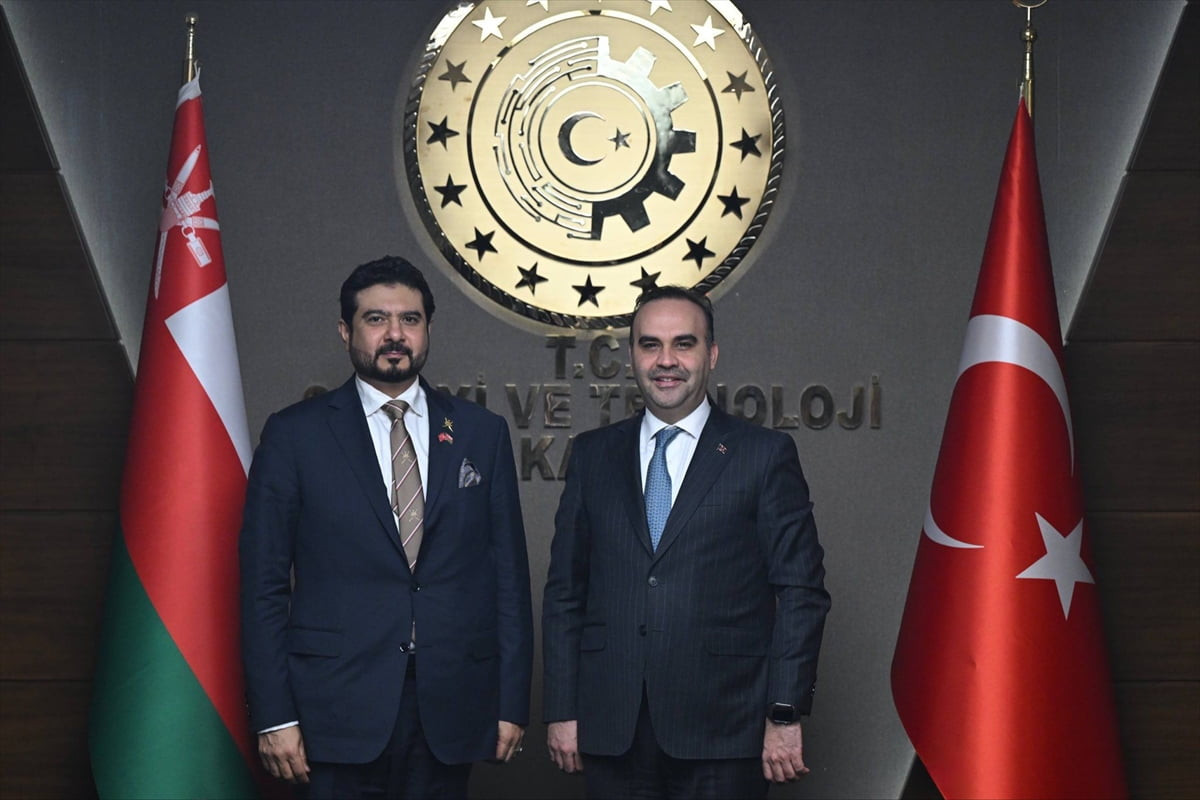 Sanayi ve Teknoloji Bakanı Mehmet Fatih Kacır, Umman Ticaret, Sanayi ve Yatırım Teşvik Bakanı Qais...