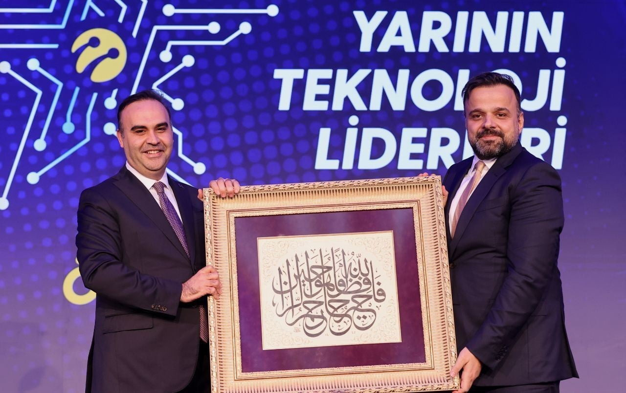 SANAYİ VE TEKNOLOJİ BAKANI MEHMET FATİH KACIR VE TURKCELL GENEL MÜDÜRÜ DR. ALİ TAHA KOÇ