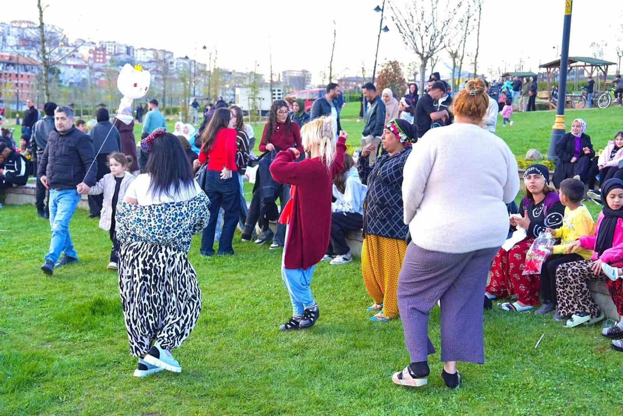 SANCAKTEPE BELEDİYESİ, 8 NİSAN DÜNYA ROMANLAR GÜNÜ KAPSAMINDA DÜZENLEDİĞİ ÖZEL BİR PROGRAMLA...