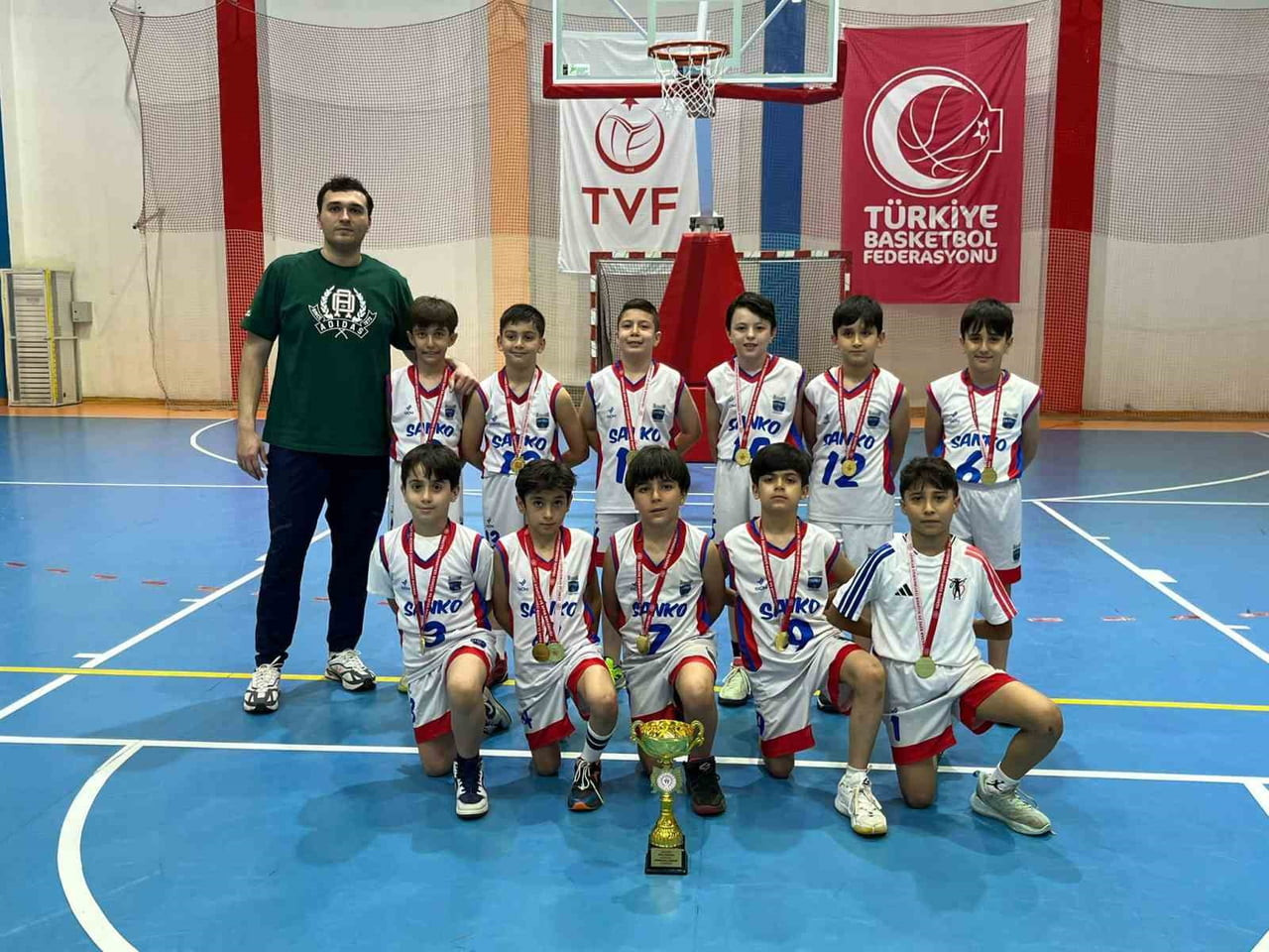 SANKO OKULLARI MİNİK ERKEK BASKETBOL TAKIMI ŞAMPİYON OLDU