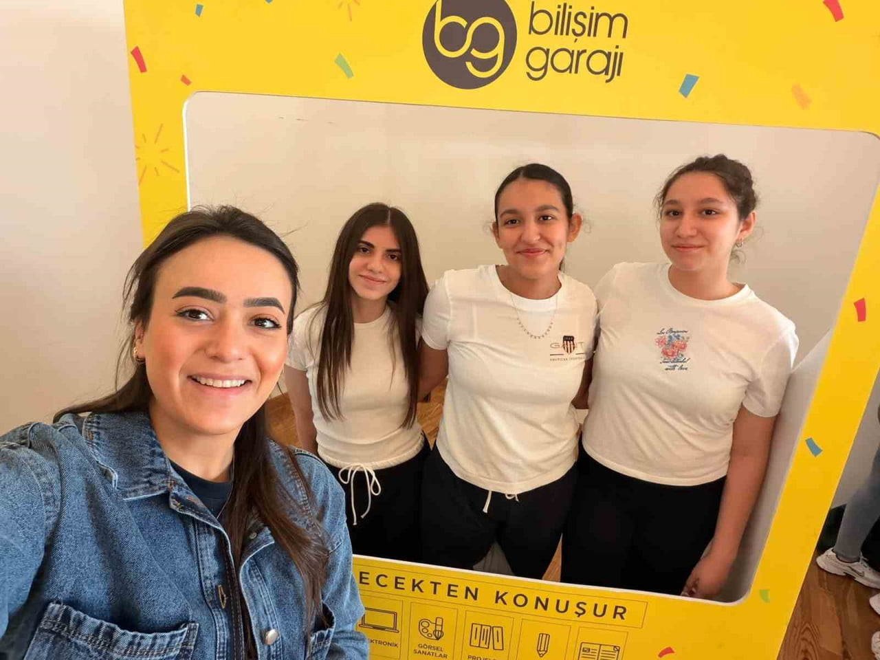 SANKO OKULLARI ÖĞRENCİLERİ, BİLİŞİM GARAJI TARAFINDAN DÜZENLENEN VE TÜRKİYE GENELİNDEN 55 TAKIMIN...