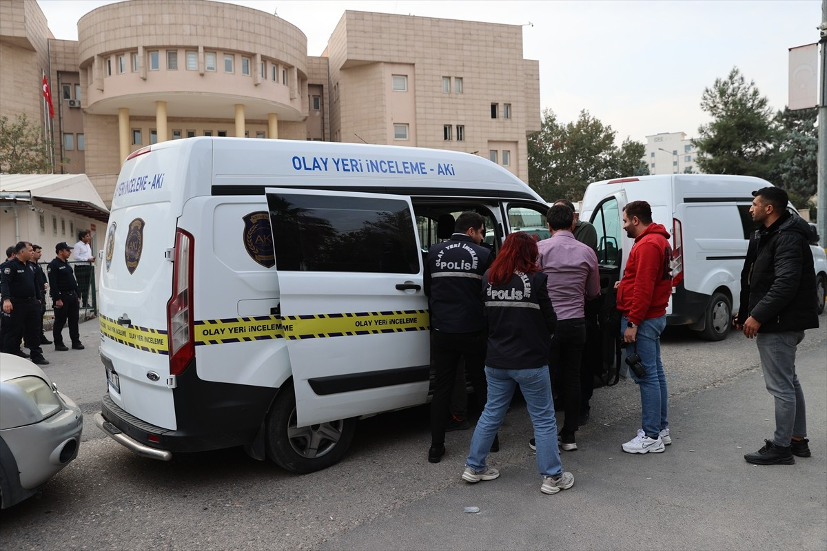 Şanlıurfa Adliyesi'nin Adli Emanet Deposunda yaşanan patlamada 1 personelin yaralandığı...