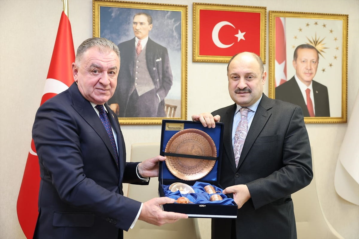 Şanlıurfa Büyükşehir Belediyesi ile Romanya'nın Piteşti kenti arasında "kardeş şehir" protokolü...