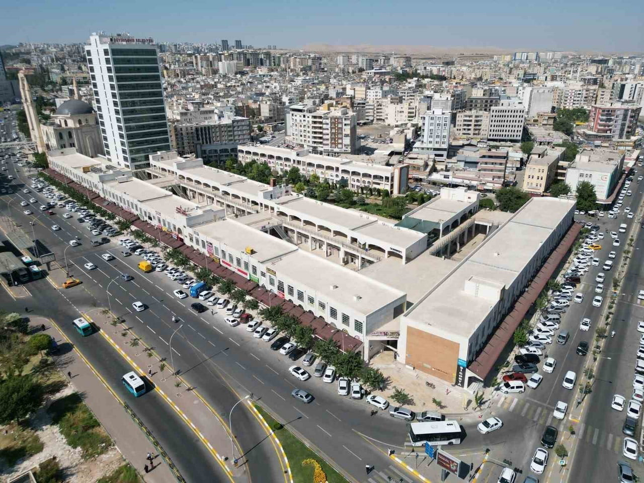 ŞANLIURFA BÜYÜKŞEHİR BELEDİYESİ, KENT ESTETİĞİNİ GÜÇLENDİRMEK VE VATANDAŞLARIN YAŞAM KONFORUNU...