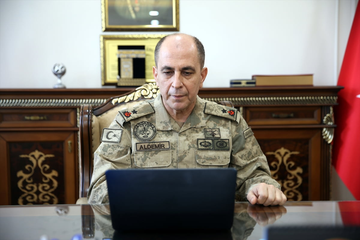 Şanlıurfa İl Jandarma Komutanı Tuğgenaral Ali Naci Aldemir, Anadolu Ajansı'nın (AA) gözünden...