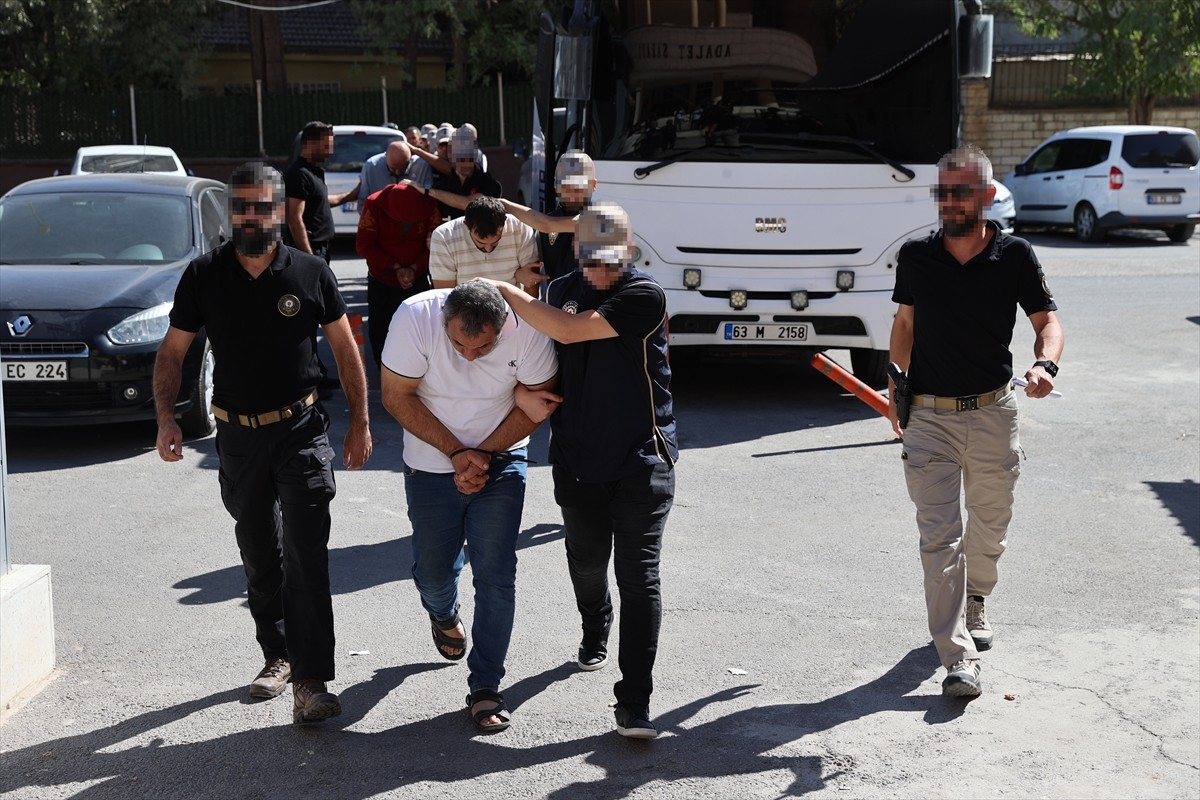 Şanlıurfa merkezli 6 ilde terör örgütü DEAŞ'a yönelik operasyonda 14 zanlı gözaltına...
