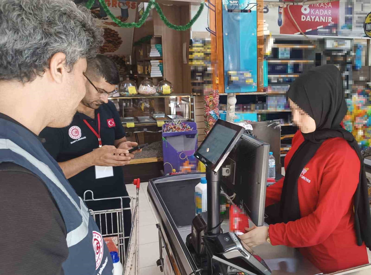 ŞANLIURFA TİCARET İL MÜDÜRLÜĞÜ EKİPLERİ, MARKETLERDE FAHİŞ FİYAT VE ETİKET DENETİMLERİ...