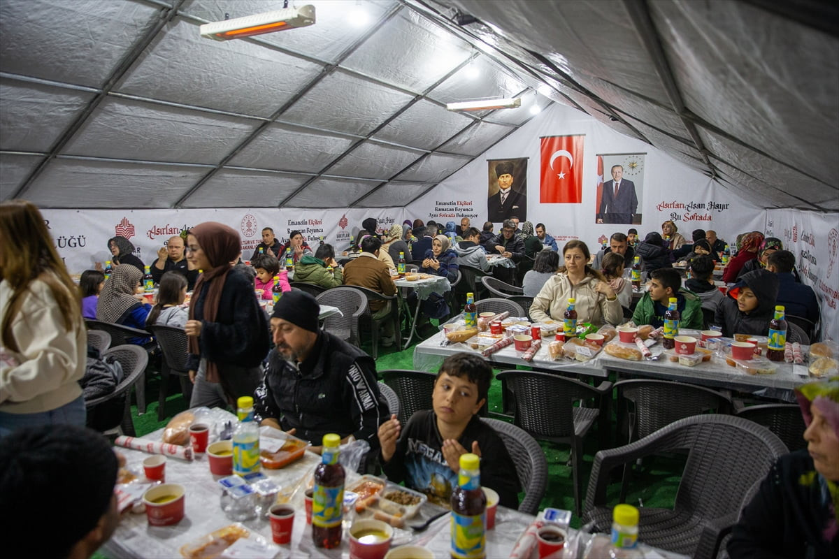 Şanlıurfa Vakıflar Bölge Müdürlüğü tarafından Adıyaman'da özel çocuklar ve ailelerine yönelik...
