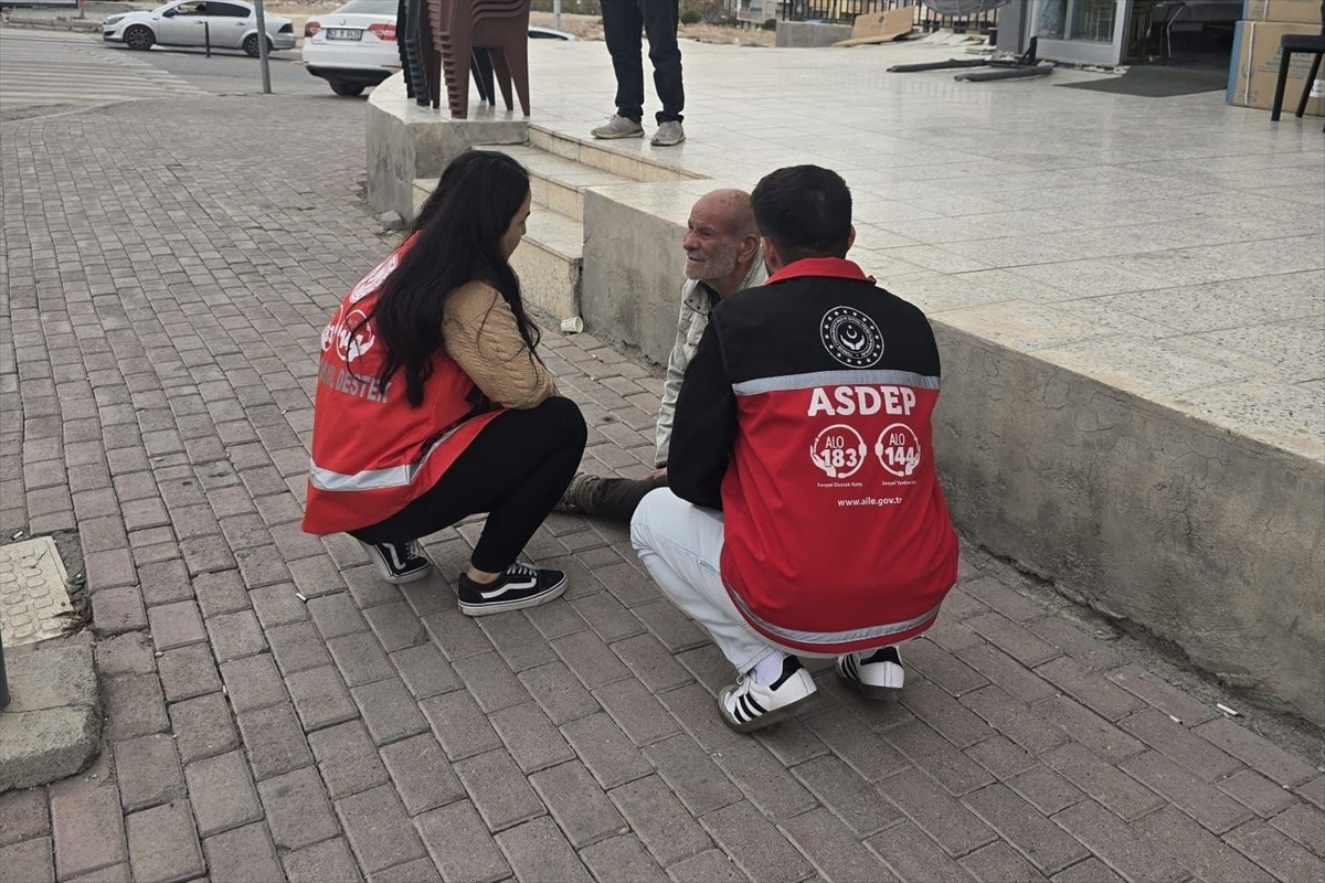 Şanlıurfa Valiliği, bakıma muhtaç engelli bir vatandaşın uygun bir kuruma yerleştirildiğini...