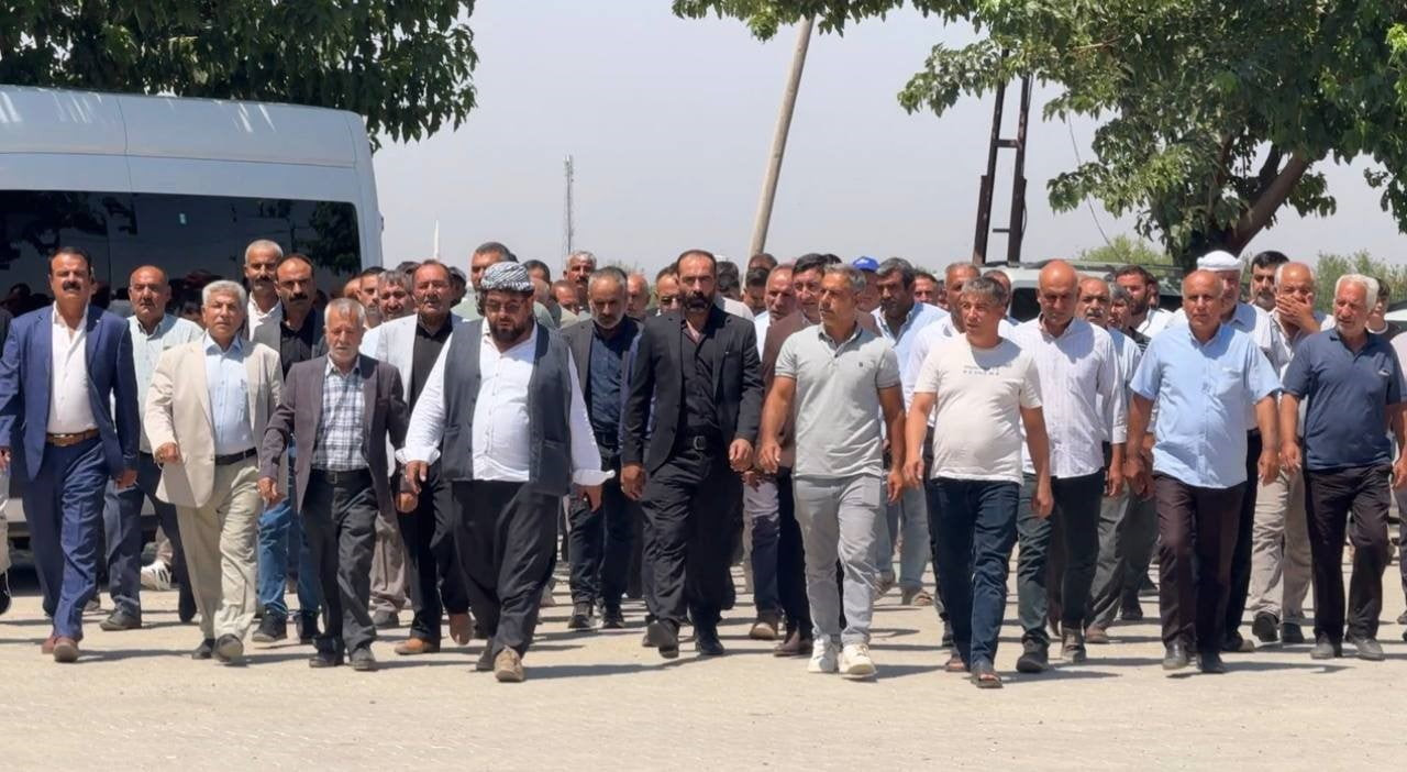 ŞANLIURFA'DA 2 KİŞİNİN HAYATINI KAYBETTİĞİ HUSUMET, SİYASETÇİLER VE KANAAT ÖNDERLERİNİN ARAYA...