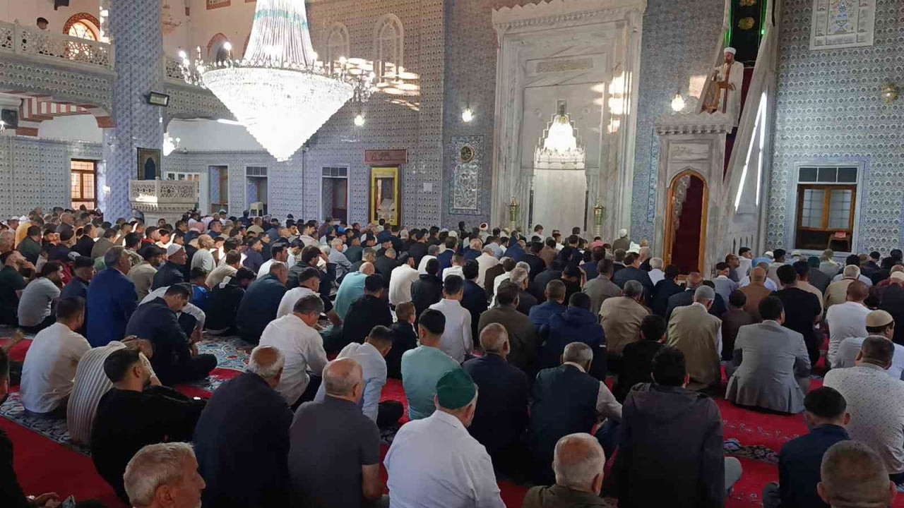 ŞANLIURFA'DA BAYRAM NAMAZI COŞKUSU