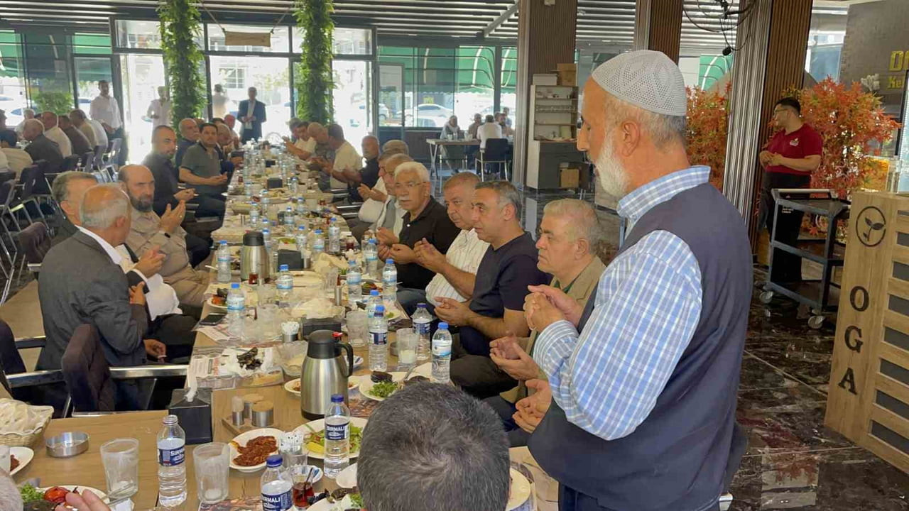 ŞANLIURFA'DA DÜZENLENEN BARIŞ PROGRAMINA, AK PARTİ KARAKÖPRÜ İLÇE BAŞKANI ORHAN ÇELİK, KANAAT...
