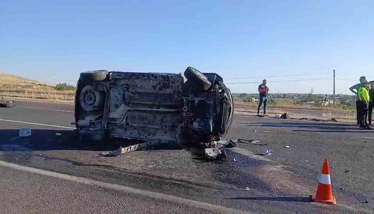 ŞANLIURFA'DA FECİ TRAFİK KAZASI: 2 ÖLÜ, 2 YARALI