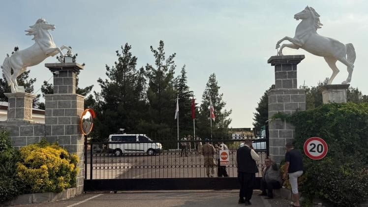 ŞANLIURFA'DA İKİ AİLE ARASINDA HALI SAHADA TOP OYNARKEN ÇIKAN VE ANKARA, DİYARBAKIR VE ELAZIĞ'A DA...