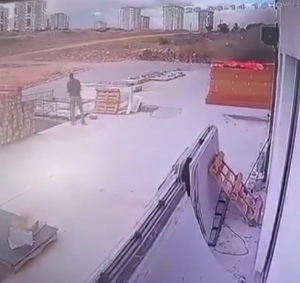 ŞANLIURFA'DA MİLYONLARCA LİRALIK ZARARA YOL AÇAN YANGININ GÖRÜNTÜLERİ ORTAYA ÇIKTI