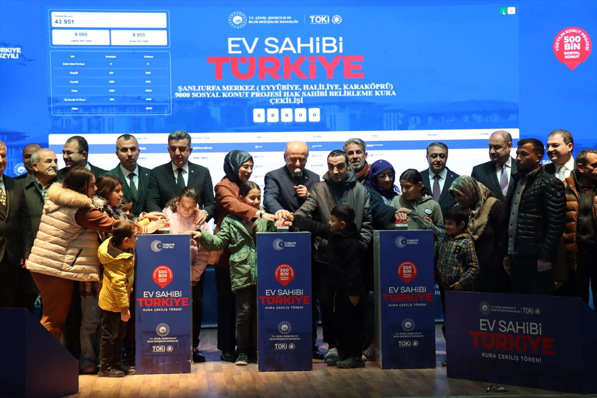 Şanlıurfa'da "Yüzyılın Konut Projesi" kapsamında inşa edilecek 13 bin 790 konutun hak sahipleri...