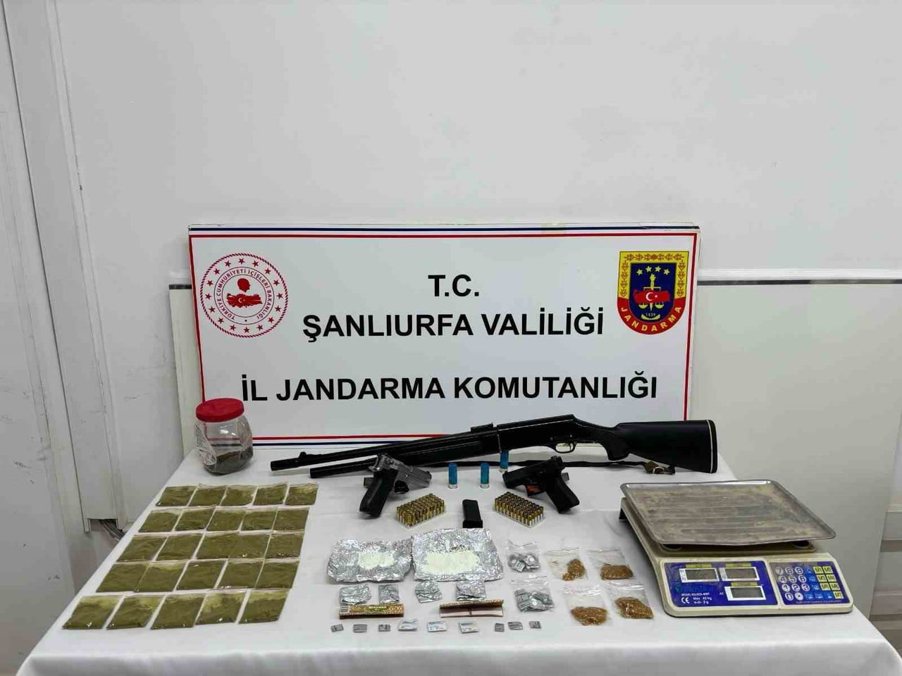 ŞANLIURFA'DA UYUŞTURUCU OPERASYONUNDA 2 GÖZALTI