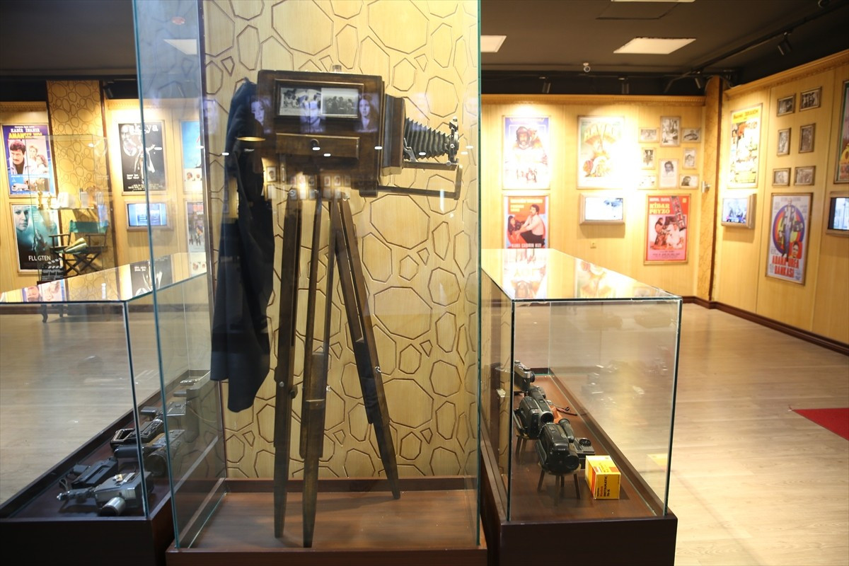 Şanlıurfa'daki Sinema ve Basın Müzesi'nde, birçok tarihi olay ve anı ölümsüzleştiren ve aralarında...