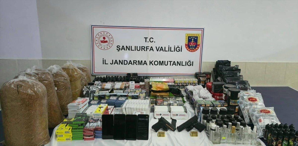 Şanlıurfa'nın Birecik ilçesinde çok sayıda gümrük kaçağı malzeme ele geçirildi, 4 şüpheli hakkında...