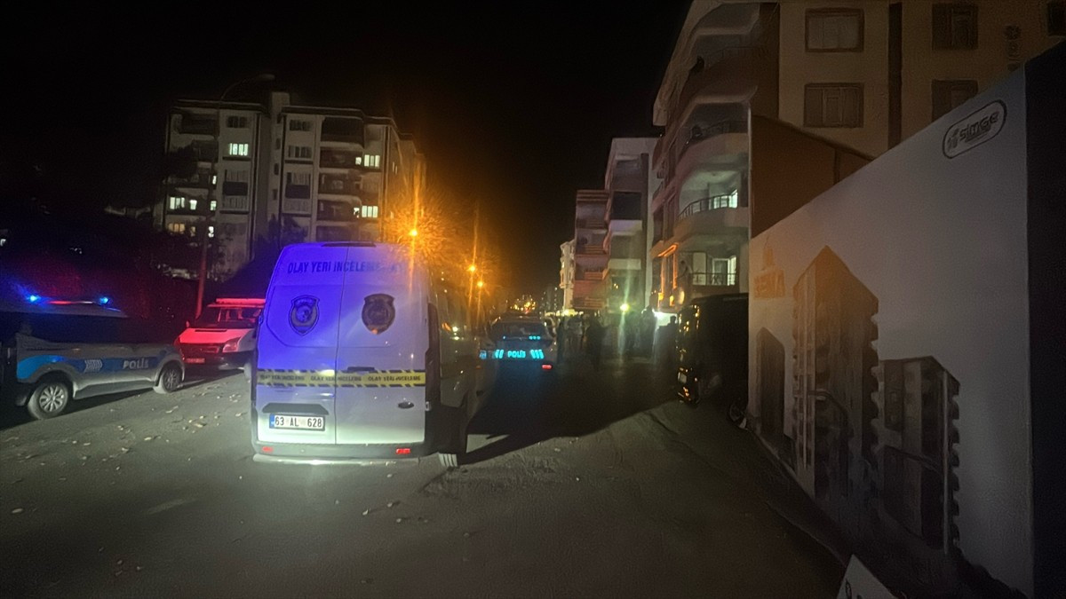 Şanlıurfa'nın Karaköprü ilçesinde düğünde düzenlenen silahlı saldırıda 7 kişi yaralandı. Polis...
