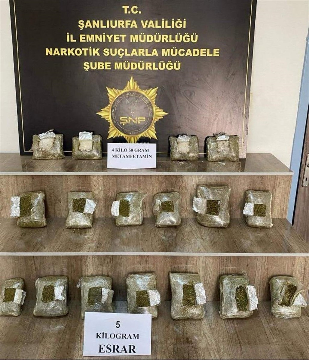 Şanlıurfa'nın Siverek ilçesinde düzenlenen uyuşturucu operasyonunda 2 şüpheli gözaltına alındı....