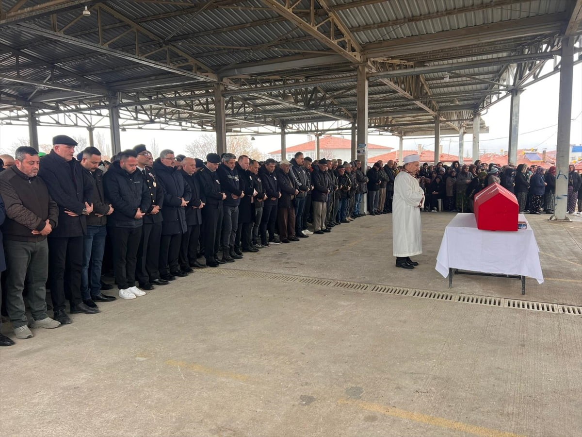 Şanlıurfa'nın Siverek ilçesinde trafik kazasında hayatını kaybeden uzman çavuş Mehmet Yıldız...