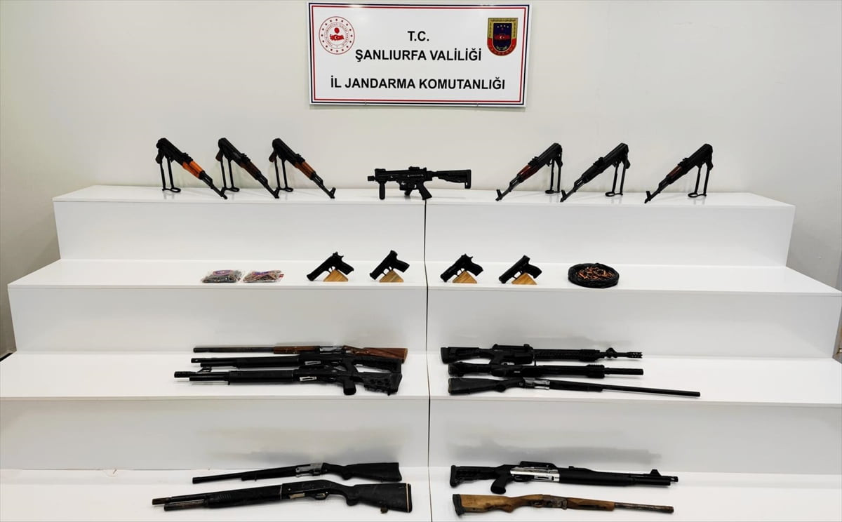 Şanlıurfa'nın Viranşehir ilçesinde düzenlenen silah kaçakçılığı operasyonunda 7 şüpheli gözaltına...