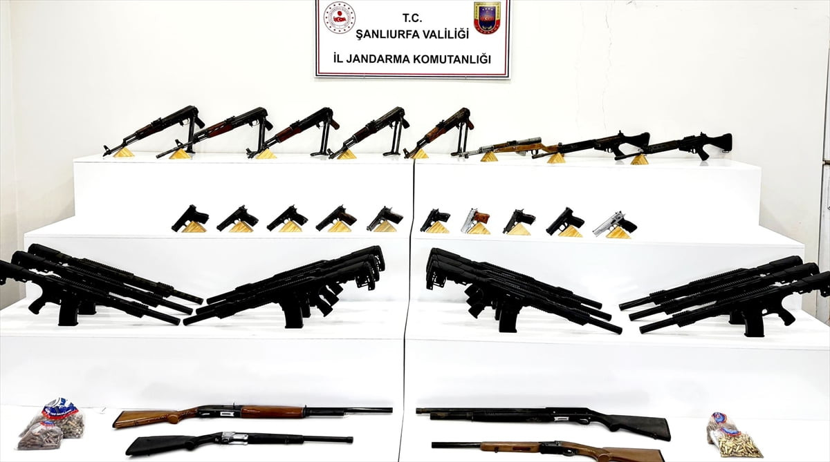 Şanlıurfa'nın Viranşehir ilçesinde silah kaçakçılığı operasyonunda 8 şüpheli gözaltına alındı....