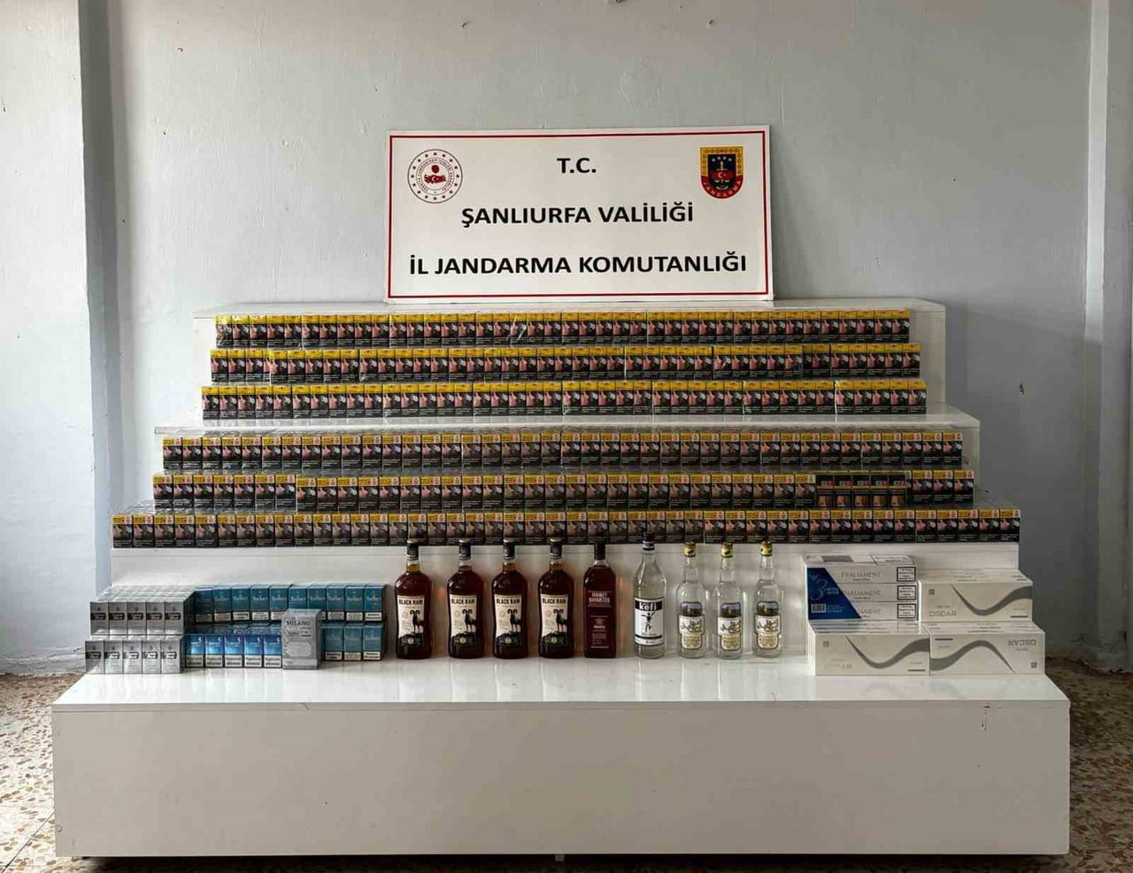 ŞANLIURFA’DA 2 BİN 558 PAKET GÜMRÜK KAÇAĞI SİGARA ELE GEÇİRİLDİ