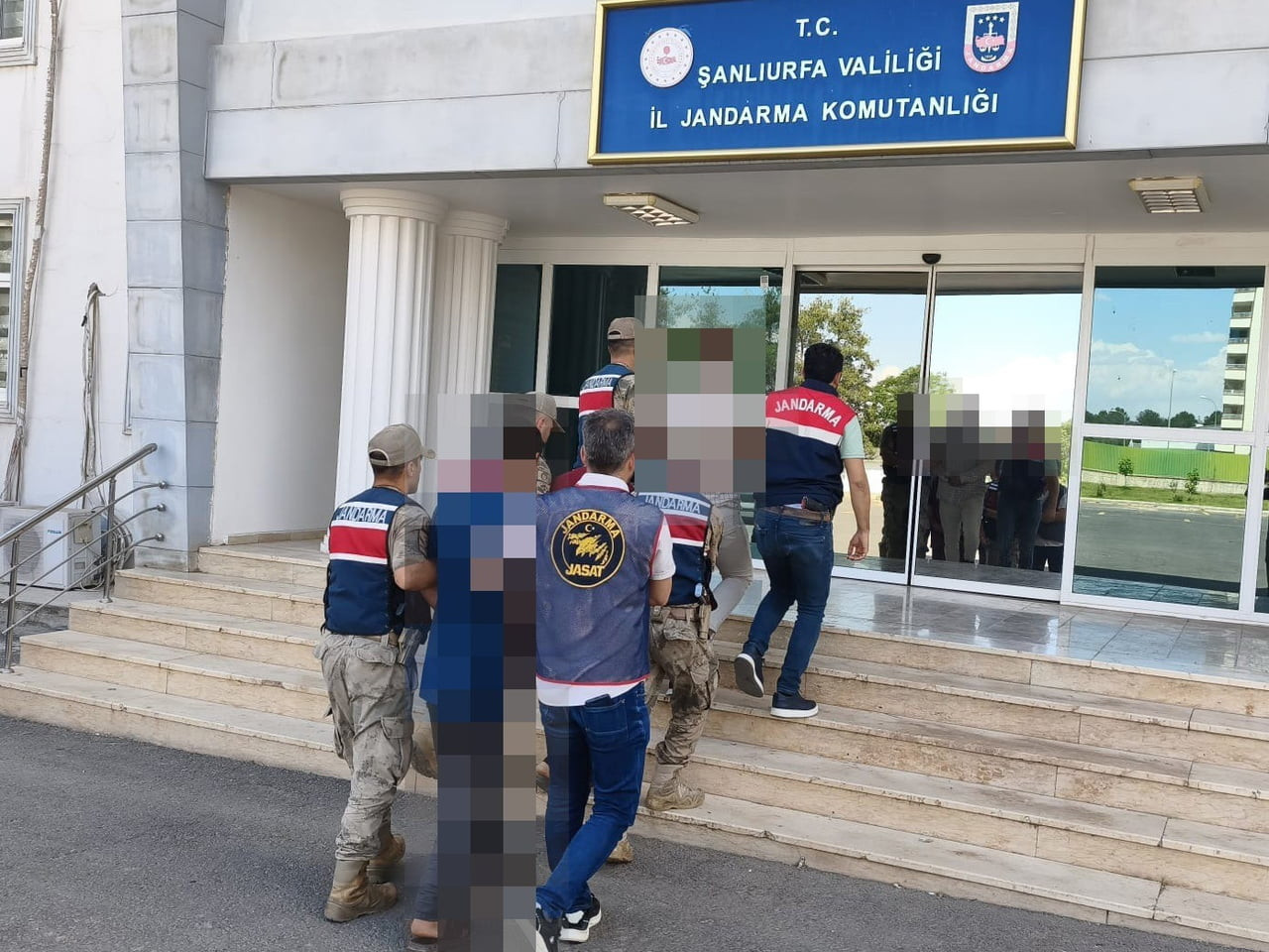 ŞANLIURFA’DA 32 ŞAHSA GÖÇMEN KAÇAKÇILIĞINDAN İŞLEM YAPILDI