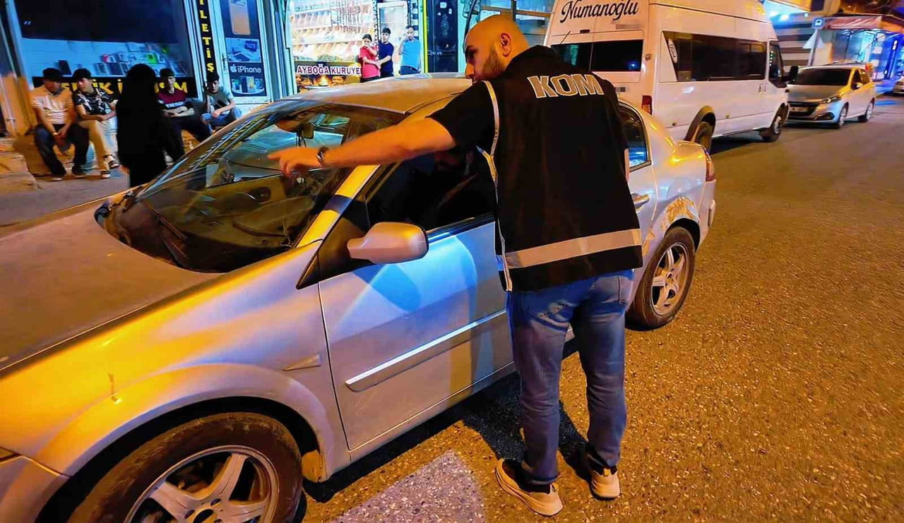 ŞANLIURFA’DA POLİS EKİPLERİ TARAFINDAN EYYÜBİYE İLÇESİNDE GERÇEKLEŞTİRİLEN NARKO ALAN...