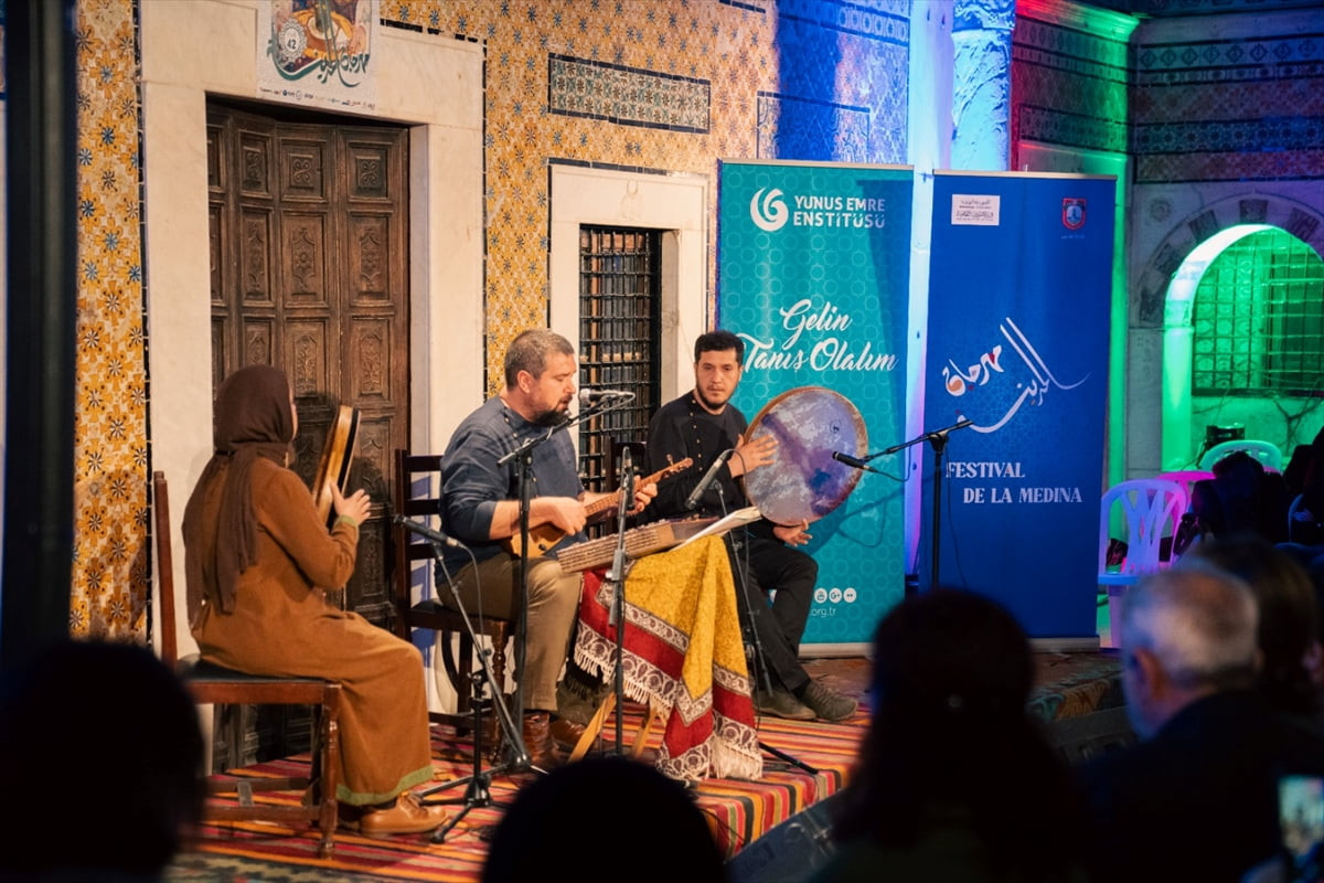 Santur sanatçısı Sedat Anar, Tunus Medine Festivali kapsamında başkent Tunus’ta konser verdi....