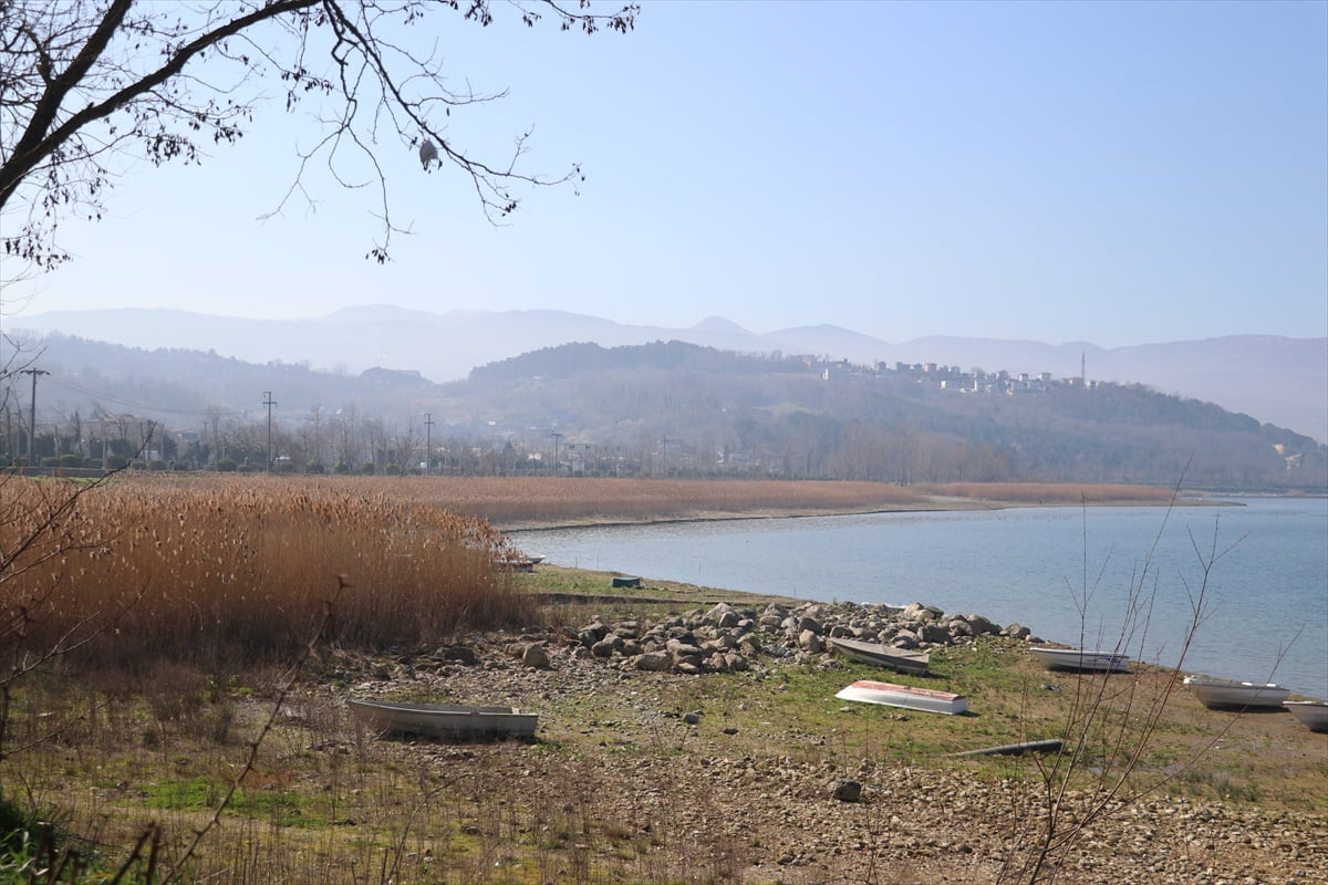 Sapanca Gölü'ndeki su seviyesi, geçen aydan bu yana 17 santimetre yükselerek 28,88 metreye...