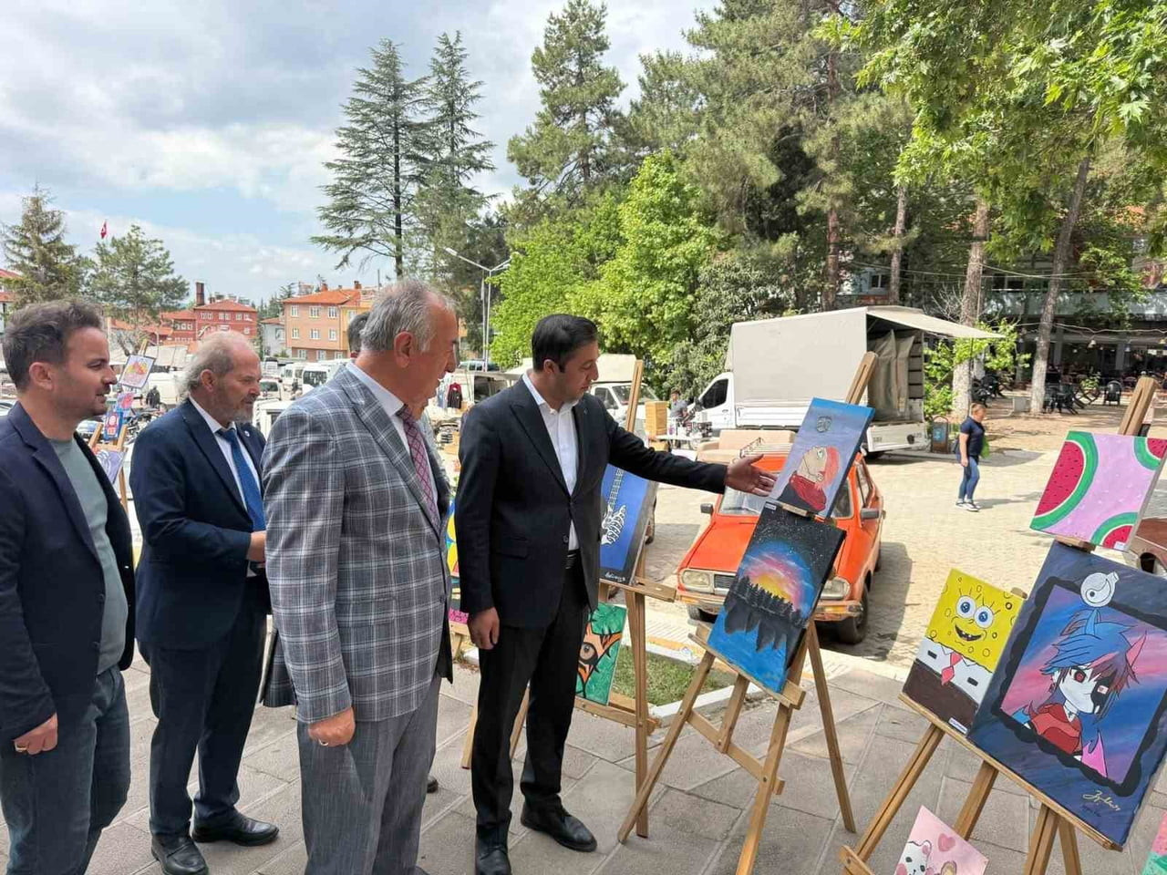ŞAPHANE’DE YILSONU HAYIR ÇARŞISI VE SERGİ YOĞUN İLGİ GÖRDÜ