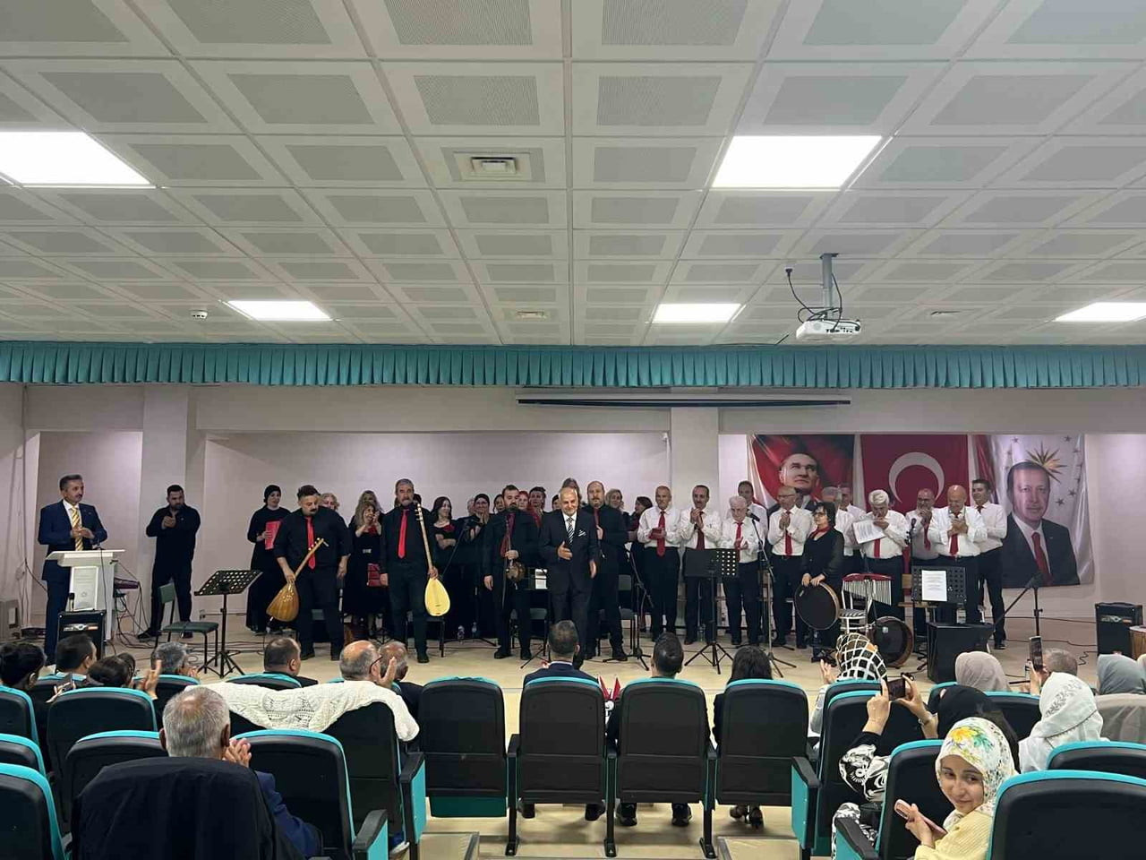 SARICAKAYA’DA İLK KEZ ‘TÜRK HALK MÜZİĞİ KONSERİ’ DÜZENLENDİ