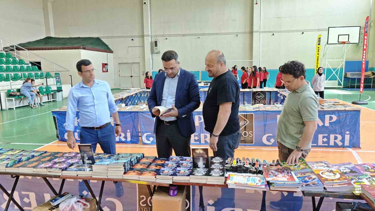 SARIGÖL İLÇE MİLLİ EĞİTİM MÜDÜRLÜĞÜ TARAFINDAN DÜZENLENEN "KİTAP GÜNLERİ" ETKİNLİĞİ KAPILARINI...