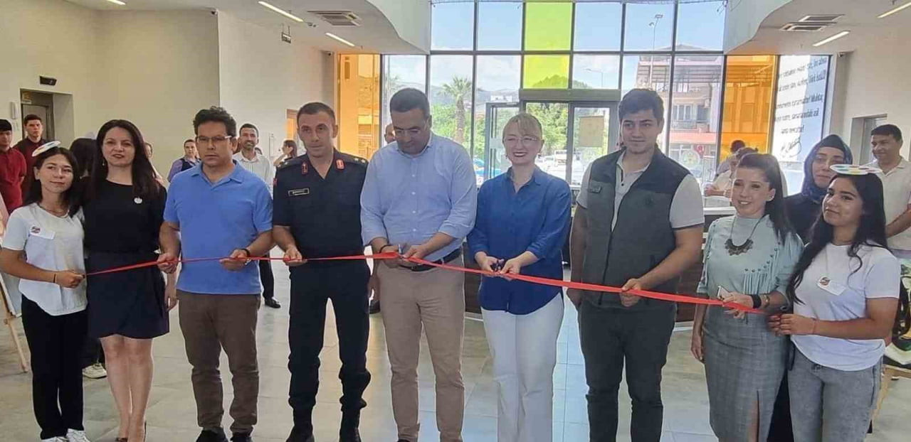 SARIGÖL MİLLİ EGEMENLİK ÇOK PROGRAMLI ANADOLU LİSESİ ÖĞRENCİLERİNİN HAZIRLADIĞI GÖRSEL SANATLAR...