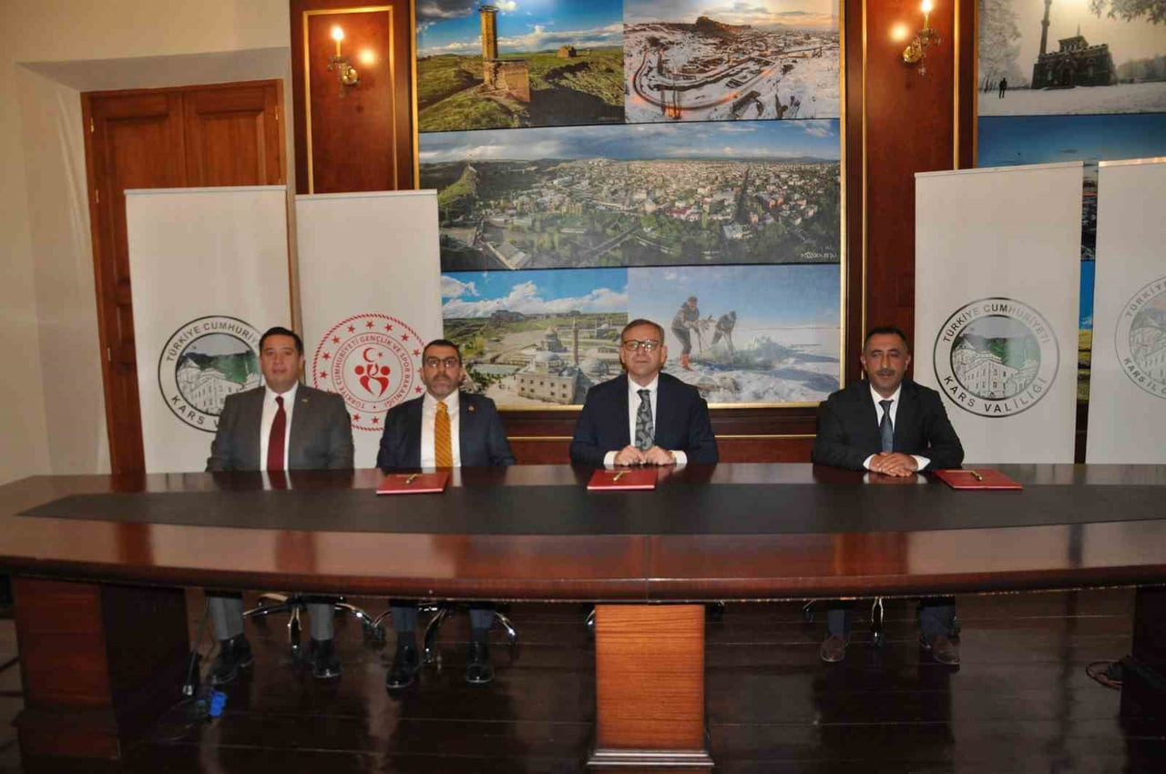 SARIKAMIŞ’TA DEV YATIRIM: 25,5 MİLYON TL’LİK SUNİ KARLAMA HAMLESİYLE 5’İNCİ PİST...