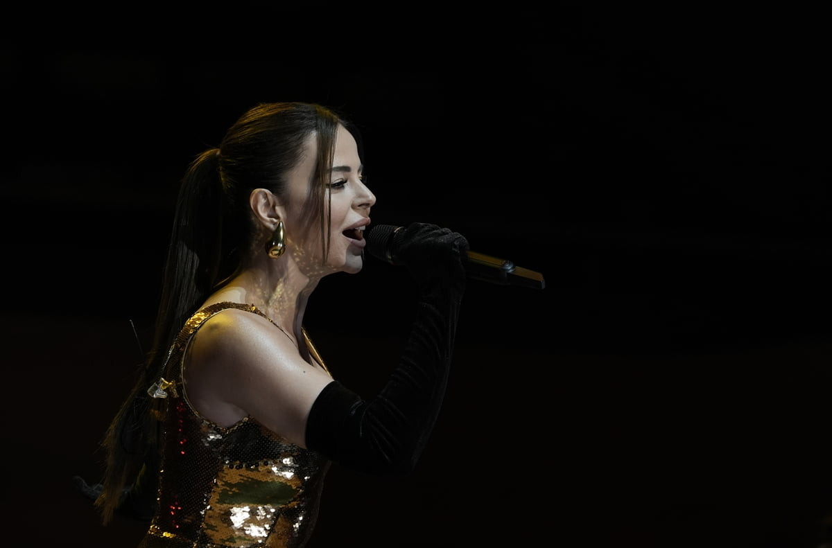  Şarkıcı Simge Sağın, Ankara'nın kültür sanat etkinliklerinin önemli adreslerinden olan CSO Ada...