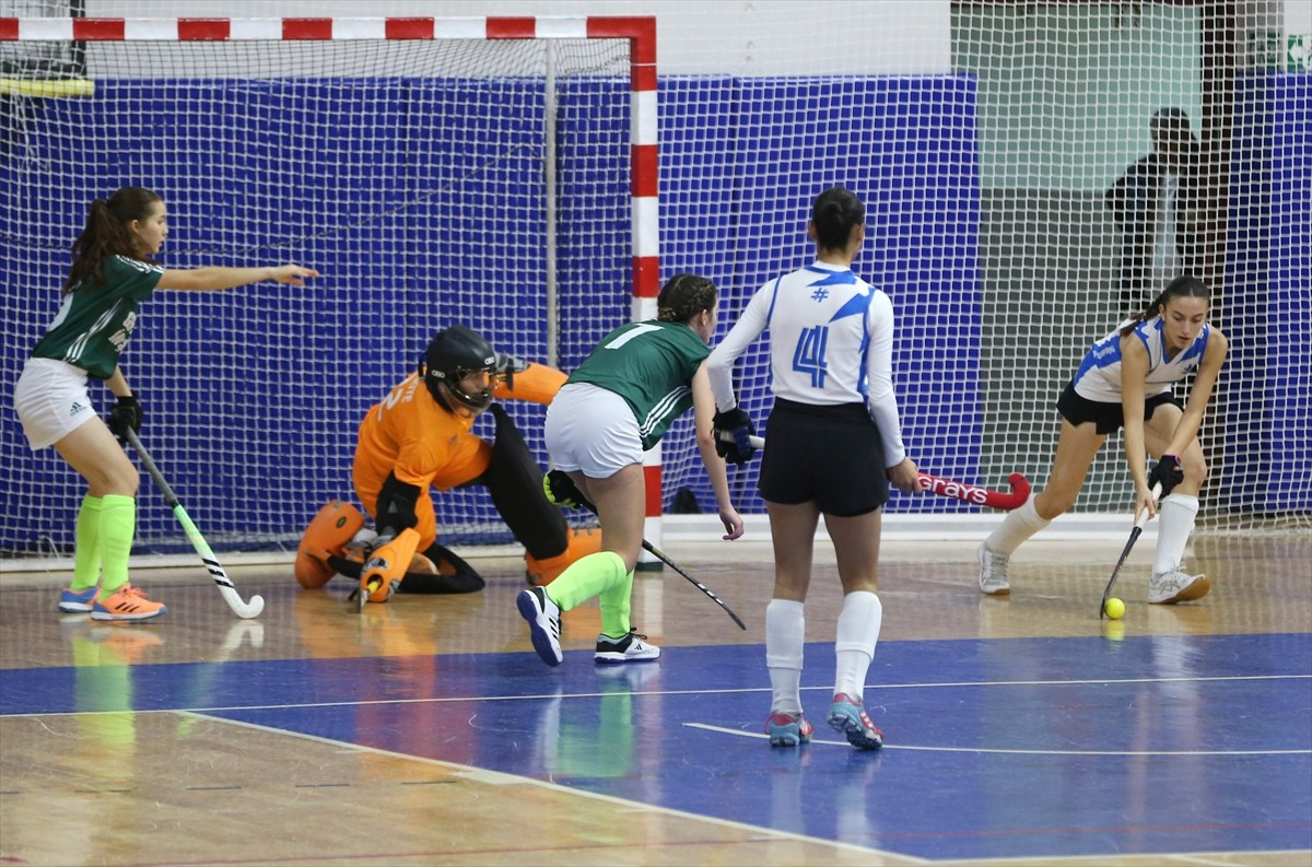 SaSalon Hokeyi Kadınlar Süper Lig maçları Antalya'nın Alanya ilçesinde gerçekleştirildi. Atatürk...