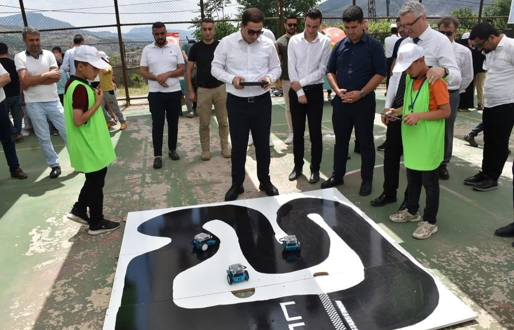 SASON’DA ROBOT VE TEKNOLOJİ SERGİSİ AÇILDI