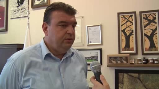 Seferihisar Belediyesine yönelik gerçekleştirilen rüşvet ve yolsuzluk soruşturması kapsamında...
