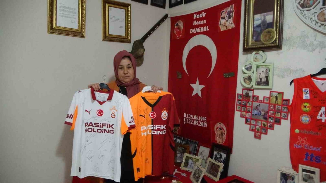 ŞEHİT ANNESİ DÖNE DEMİRAL