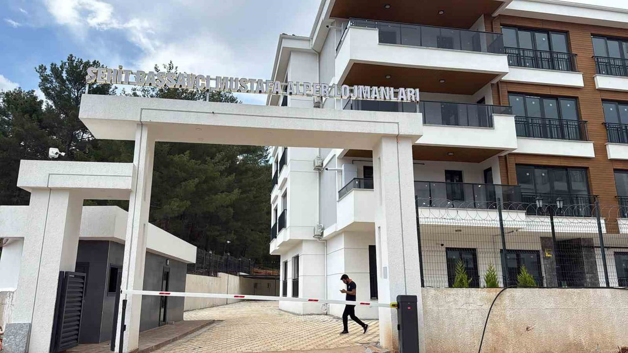 ŞEHİT BAŞSAVCI MUSTAFA ALPER’İN İSMİ ADLİYE LOJMANLARINDA YAŞATILACAK