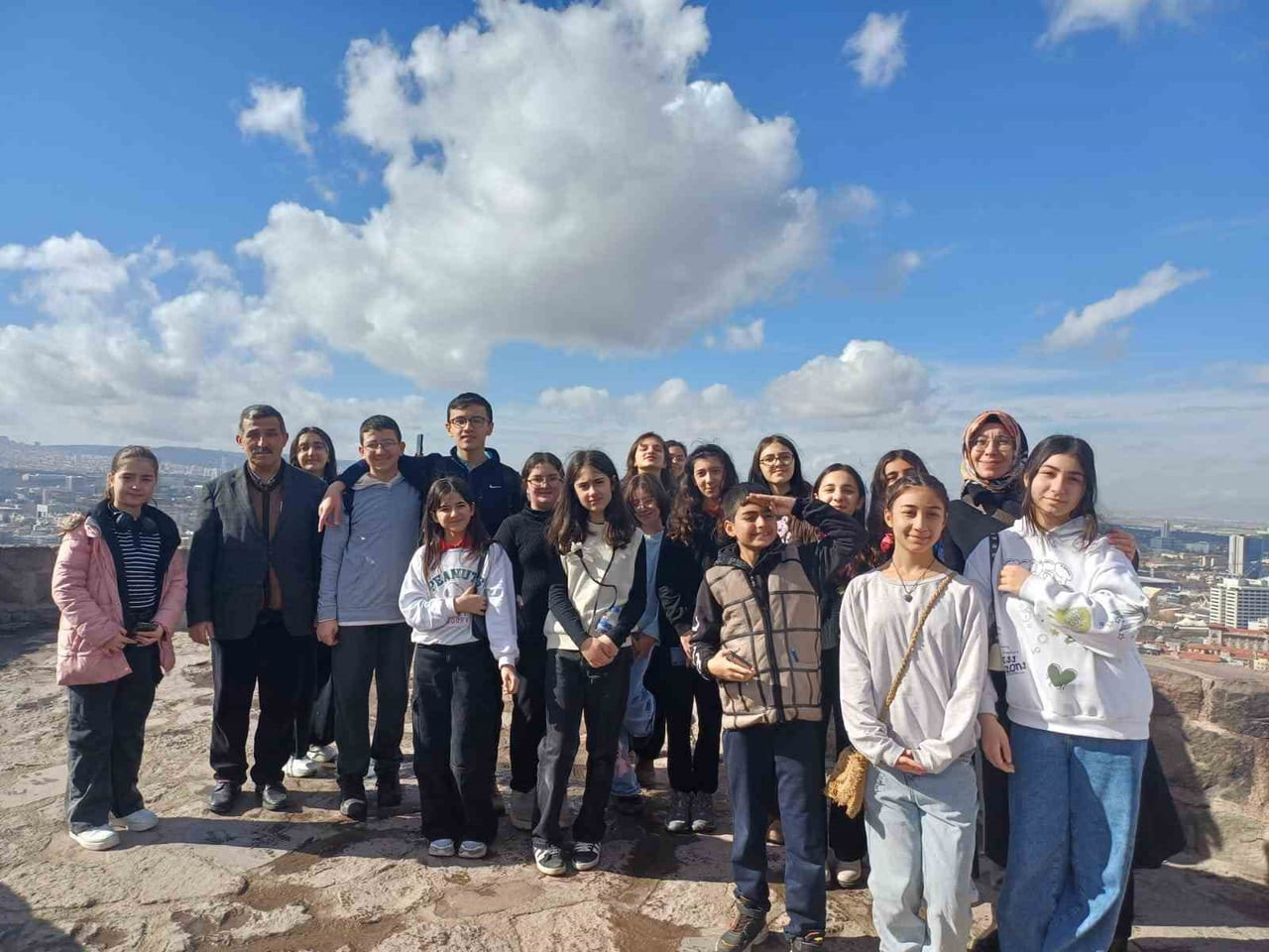 ŞEHİT KADİR YALÇIN ORTAOKULU ÖĞRENCİLERİ